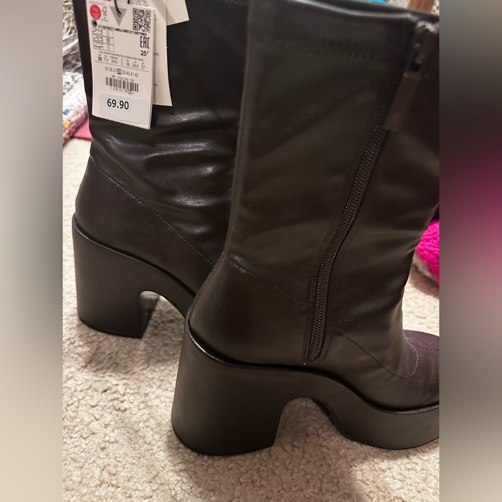 Brand new Zara boots! Comfy but a half size too big. Size 38 which is 8